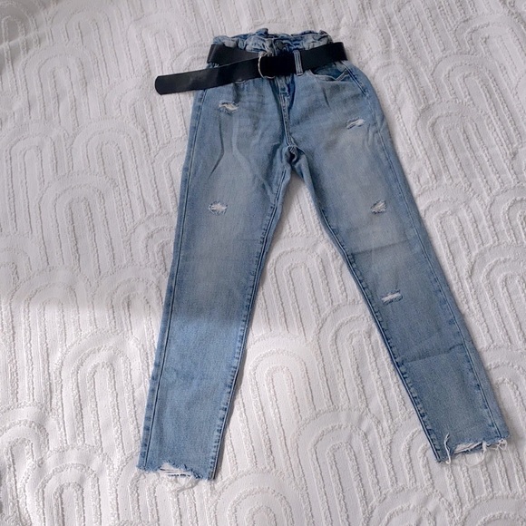 Blank NYC Paperbag High Rise Jeans & Belt - Picture 10 of 14